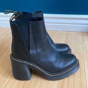 Barely worn Dr. Martens heel Chelsea boots women’s 7